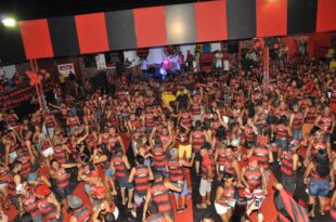 Baile Vermelho e Preto é tema da 2ª noite do Carnaval da Família em Rio Branco
