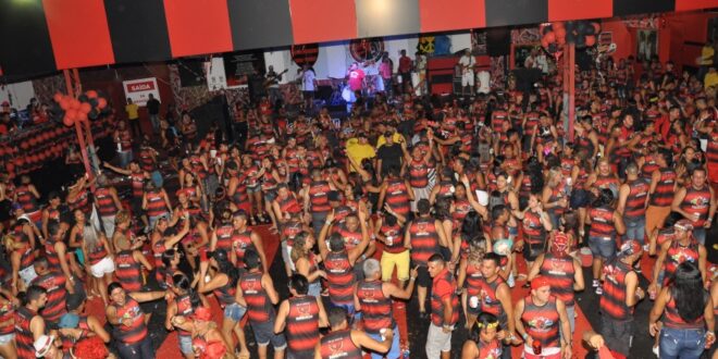 Baile Vermelho e Preto é tema da 2ª noite do Carnaval da Família em Rio Branco
