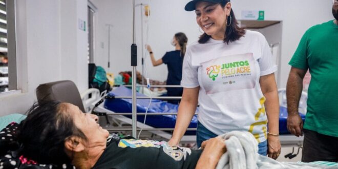 Vice-governadora entrega cestas básicas a famílias atingidas pela cheia do rio Envira