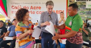 ABDI e Instituto Amazônia+21 entregam secadores suspensos para produtores de café no Juruá
