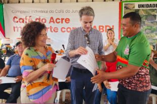 ABDI e Instituto Amazônia+21 entregam secadores suspensos para produtores de café no Juruá