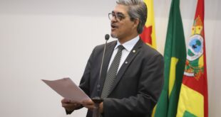 Edvaldo Magalhães destaca reunião entre secretário de Educação e deputados; secretário assegurou a compra imediata do maracujá