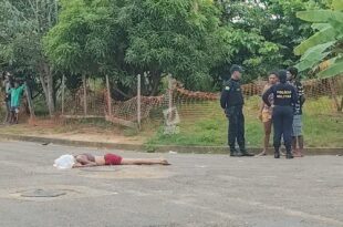 Mulher acusada de matar a filha de 2 meses é linchada pela população