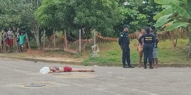 Mulher acusada de matar a filha de 2 meses é linchada pela população