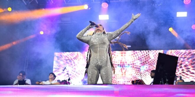 Gilmelândia anima o público no show de encerramento do Carnaval da Família