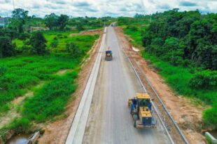 Governo do Acre vistoria obras em Tarauacá e firma parceria em Sena Madureira
