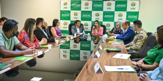 Governo se reúne com instituições para viabilizar simplificação de abertura de empresas no Acre