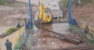 Novos insumos chegam a Marechal Thaumaturgo para construção da passarela sobre o Rio Amônia