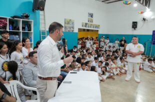 Na Baixada, presidente Nicolau Júnior participa de evento do grupo Axé Capoeira