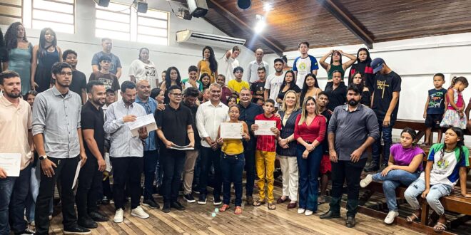 Estado certifica mais de 100 alunos com informática básica