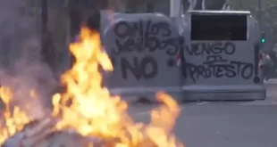 Milei manda polícia descer o cacete aposentados em manifestação contra o governo