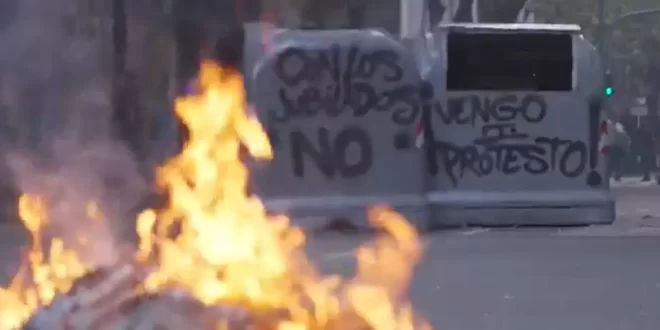 Milei manda polícia descer o cacete aposentados em manifestação contra o governo