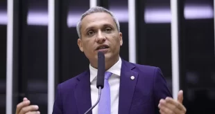 Valente só na rede social: ameaçado de cassação, Gayer procura Alcolumbre, que o ignora