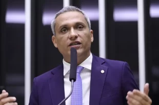 Valente só na rede social: ameaçado de cassação, Gayer procura Alcolumbre, que o ignora