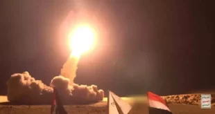 Iemenitas atacam porta-aviões dos EUA em represália a bombardeios