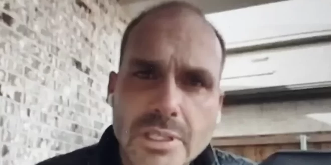 Piada: Eduardo Bolsonaro tenta surfar numa importância internacional que não possui