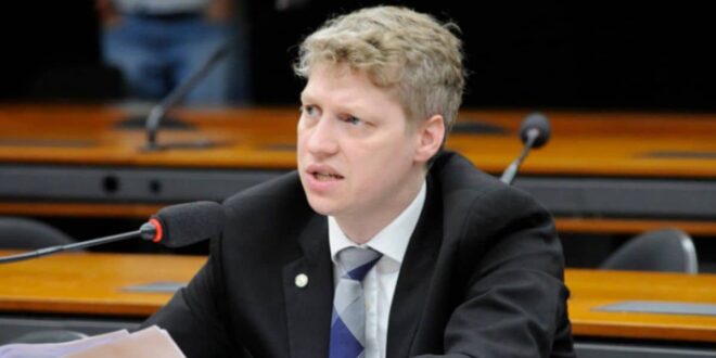 Não tem postura: Marcel van Hattem pode perder mandato por ataques ao STF