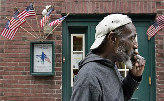 Trump quer demitir 80 mil servidores da agência que administra benefícios para veteranos do Exército dos EUA