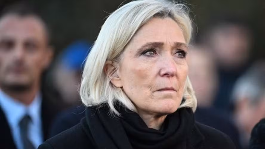 Condenada por corrupção Marine Le Pen é declarada inelegível