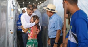 Presidente da Aleac Nicolau Jr visita abrigo de afetados pela enchente atendendo convite do prefeito