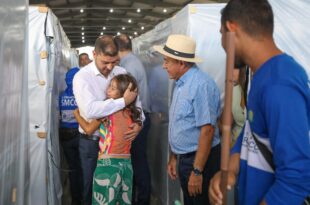 Presidente da Aleac Nicolau Jr visita abrigo de afetados pela enchente atendendo convite do prefeito