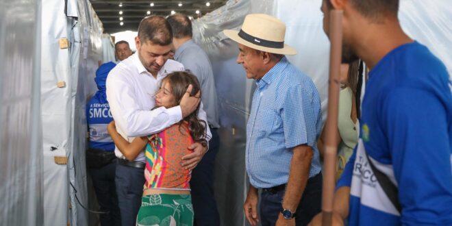 Presidente da Aleac Nicolau Jr visita abrigo de afetados pela enchente atendendo convite do prefeito