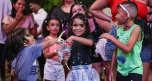 Atração nacional e bailes Infantil e do Idoso marcam 3ª noite do Carnaval da Família