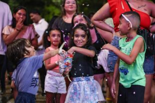 Atração nacional e bailes Infantil e do Idoso marcam 3ª noite do Carnaval da Família