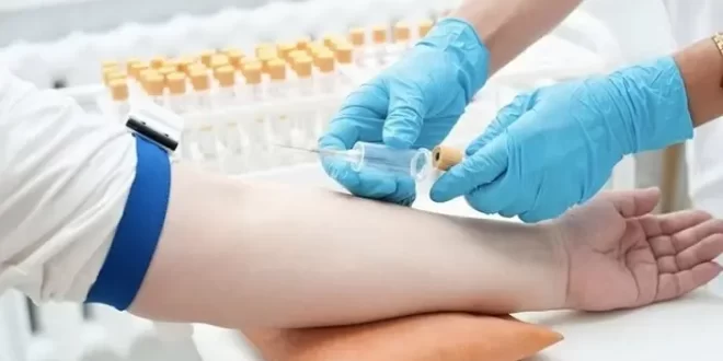 43 adolescentes usam agulha compartilhada em escola e vão parar no hospital