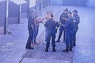 Mulher leva filho de 2 anos para motel junto com dois homens