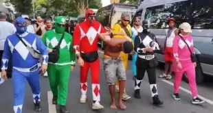 Brasil do carnaval: Power Rangers prendem suspeito de roubar 7 celulares em bloco carnavalesco