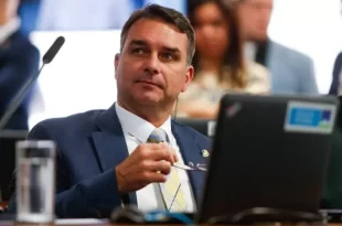 Farra com nosso dinheiro: Flávio Bolsonaro e Luiz Phillipe enviam R$ 1,7 milhão em emendas de ações sigilosas