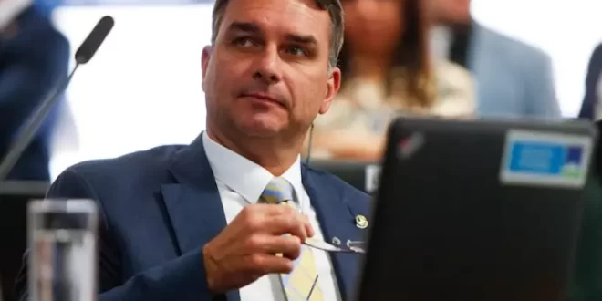 Farra com nosso dinheiro: Flávio Bolsonaro e Luiz Phillipe enviam R$ 1,7 milhão em emendas de ações sigilosas