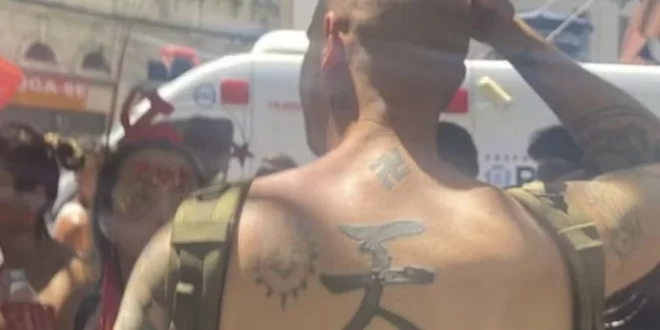 Aqui não se cria: turista com tatuagens nazistas leva surra de foliões