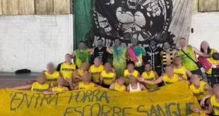 Nível superior, educação inferior: alunos de Medicina de faculdade privada exibem faixa com apologia ao estupro