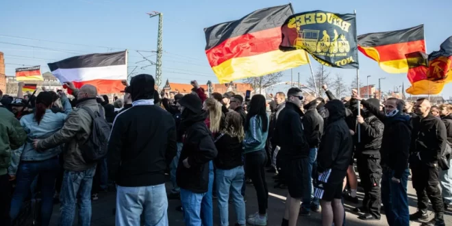 Manifestação neonazista em Berlim é impedida pela população