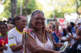 Idosos prestigiam baile dedicado à terceira idade no Carnaval da Família