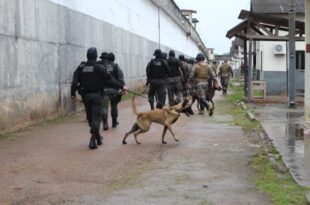 Operação integrada no presídio encontra armas artesanais e correspondência relacionada à facção criminosa