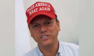 Coluna da Angélica: com interesses contrariados bancada que desfilou com o boné de Trump volta-se contra o neonazista 2 Coluna da Angélica: com interesses contrariados bancada que desfilou com o boné de Trump volta-se contra o neonazista