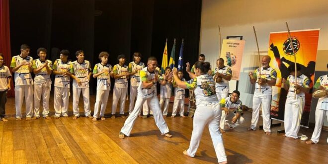 Projeto social leva capoeira a jovens de Cruzeiro do Sul