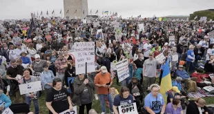 Protestos gigantescos contra Trump tomaram as ruas dos EUA neste sábado
