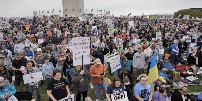 Protestos gigantescos contra Trump tomaram as ruas dos EUA neste sábado