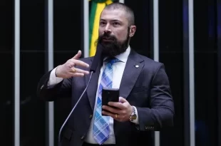 Comissão de Segurança aprova projeto que veta armas a seguranças de Lula