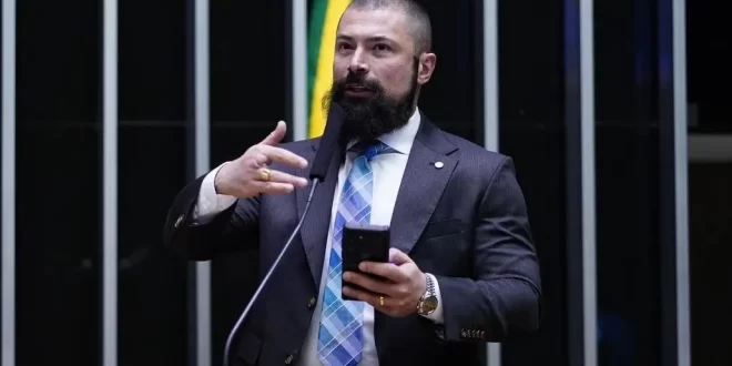 Comissão de Segurança aprova projeto que veta armas a seguranças de Lula