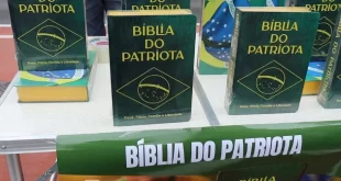 São negócios, estúpido: Bíblia do Patriota passa a ser vendida no Brasil