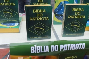 São negócios, estúpido: Bíblia do Patriota passa a ser vendida no Brasil