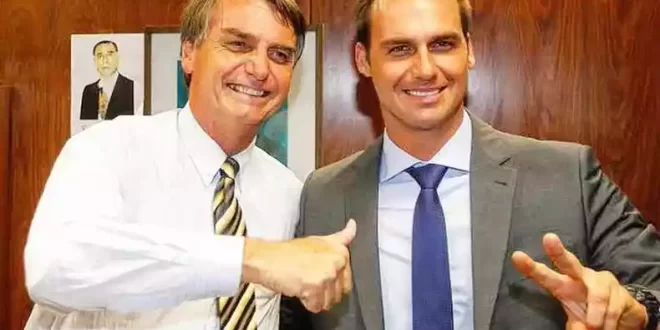 Patriotas, só que não: Jair e Eduardo são contra defender o Brasil dos ataques tarifários de Trump