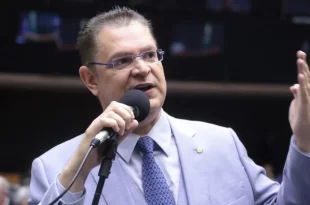 Chantagem com dinheiro público: PL ameaça se apropriar das emendas se Hugo Motta não pautar a anistia