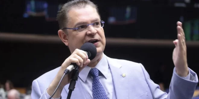 Chantagem com dinheiro público: PL ameaça se apropriar das emendas se Hugo Motta não pautar a anistia