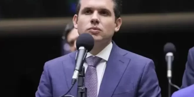 Bolsonaristas em fúria: Hugo Motta anuncia que PL da Anistia não será pautado com urgência